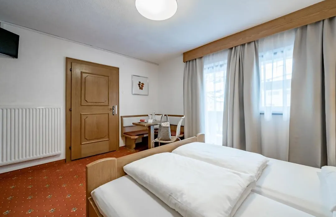Bed & Breakfast Fender-1